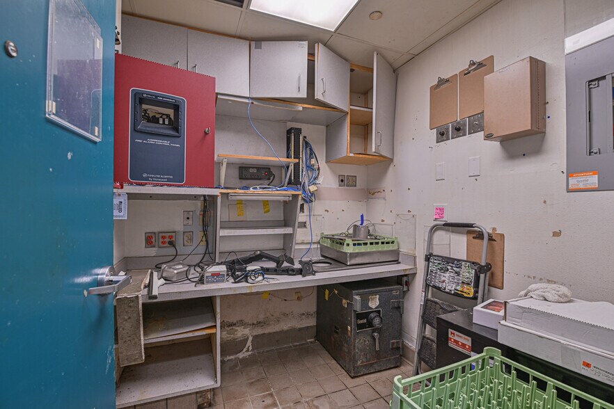 More Photos Of 2675 32nd Ave S, Grand Forks Restaurant For Sale