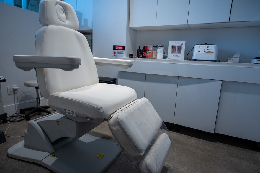 More Photos Of 421 N Rodeo Dr, Beverly Hills General Retail For Lease