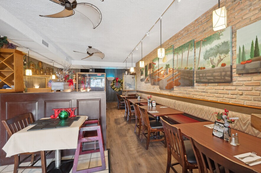 More Photos Of 21 Hill St, Southampton Restaurant For Lease