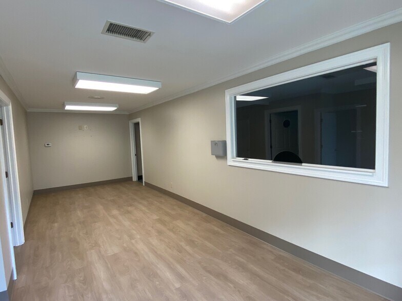 More Photos Of 125 Big Sink Rd, Versailles Medical For Lease
