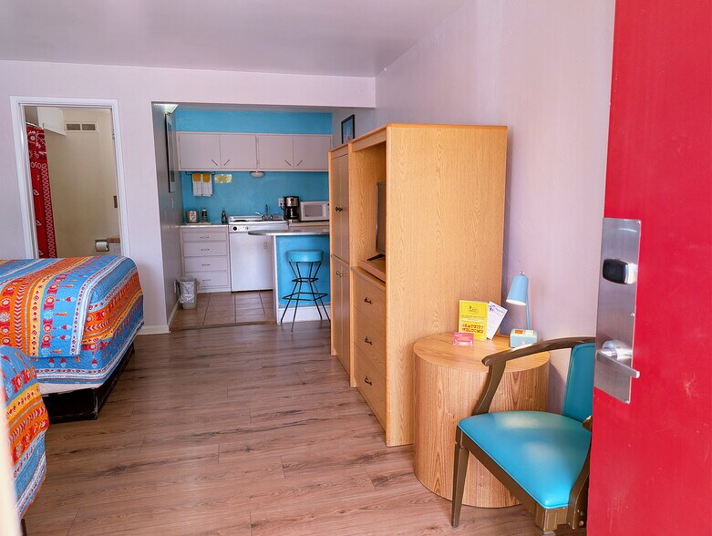 More Photos Of 166 S 400 E, Moab Hotel For Sale