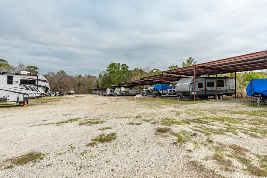 More Photos Of 11400 Thousand Trl, Willis Trailer Camper Park For Sale