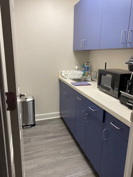 More Photos Of 708 Holcomb Bridge Rd, Norcross Office For Sale