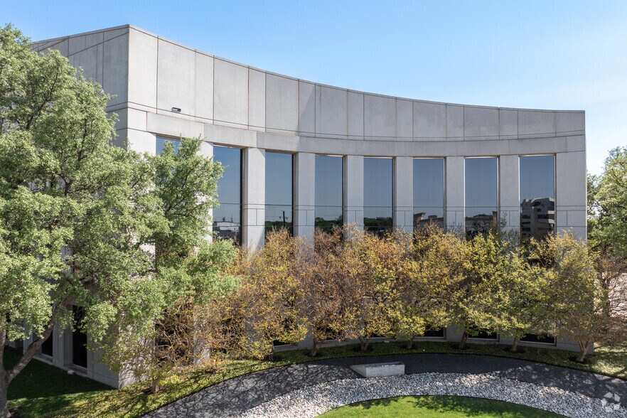 More Photos Of 17300 Preston Rd, Dallas Medical For Sale