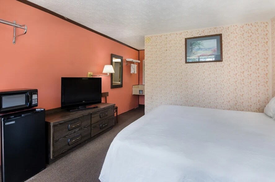 More Photos Of 705 Chapman Rd, Wytheville Hotel For Sale