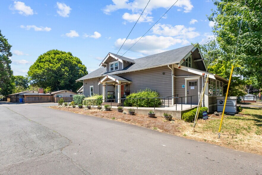 More Photos Of 1800 State St, Salem Medical For Sale