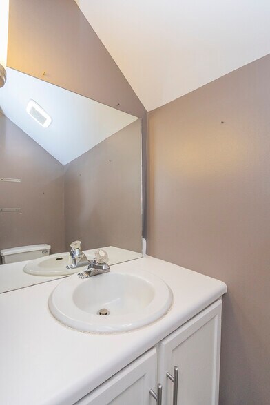 More Photos Of 2006 N Main St, Anderson Office For Sale