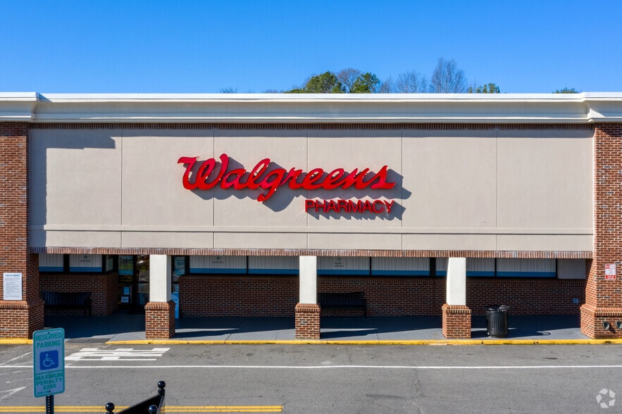 More Photos Of 282 S Sharon Amity Rd, Charlotte Unknown For Lease