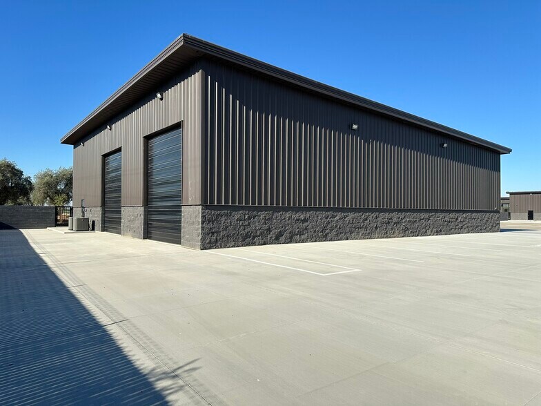 More Photos Of 31242 DenBeste Court, Shafter Warehouse For Lease