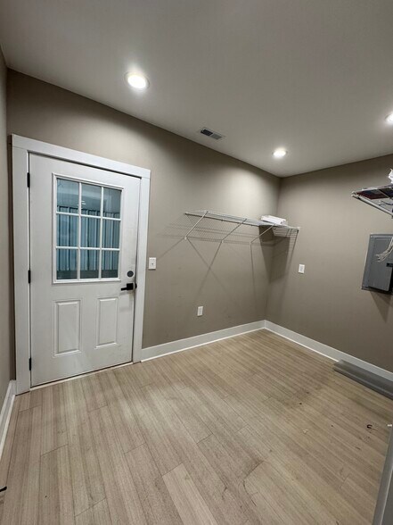 More Photos Of 1817 Baker Rd, High Point Warehouse For Lease