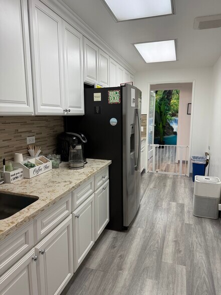 More Photos Of 151 Kalmus Dr, Costa Mesa Light Manufacturing For Sale