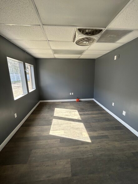 More Photos Of 3303 37th St, Orlando Warehouse For Lease