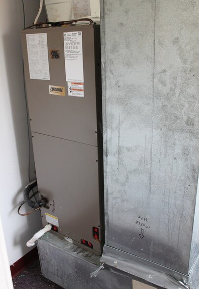 More Photos Of 3143 Main St, West Middlesex Storefront Retail Office For Lease