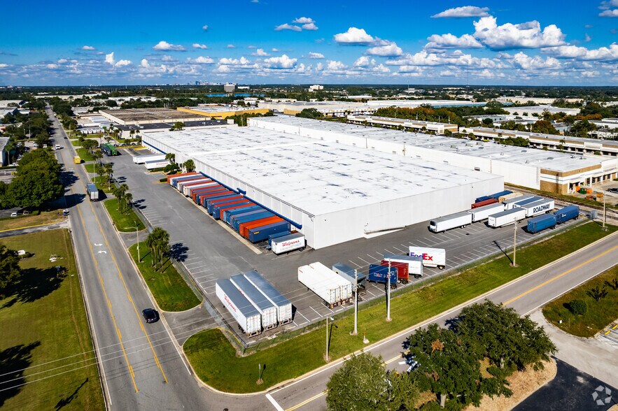 More Photos Of 7575 Chancellor Dr, Orlando Distribution For Lease