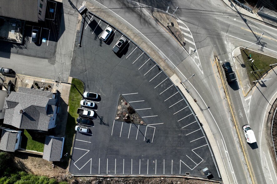 More Photos Of 1562 Island Ave, McKees Rocks Restaurant For Sale