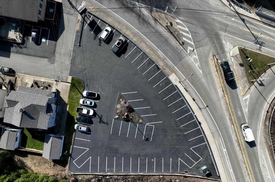 More Photos Of 1562 Island Ave, McKees Rocks Restaurant For Sale