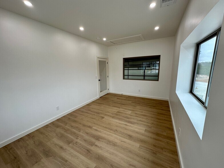 More Photos Of 10020 Darden Hill Rd, Austin Light Distribution For Sale