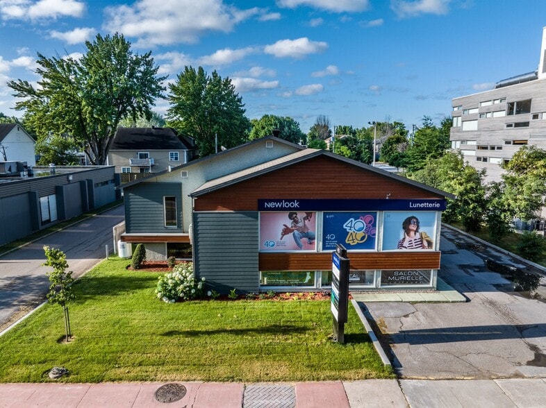 Primary Photo Of 45 Av Saint-Laurent, Louiseville General Retail For Sale