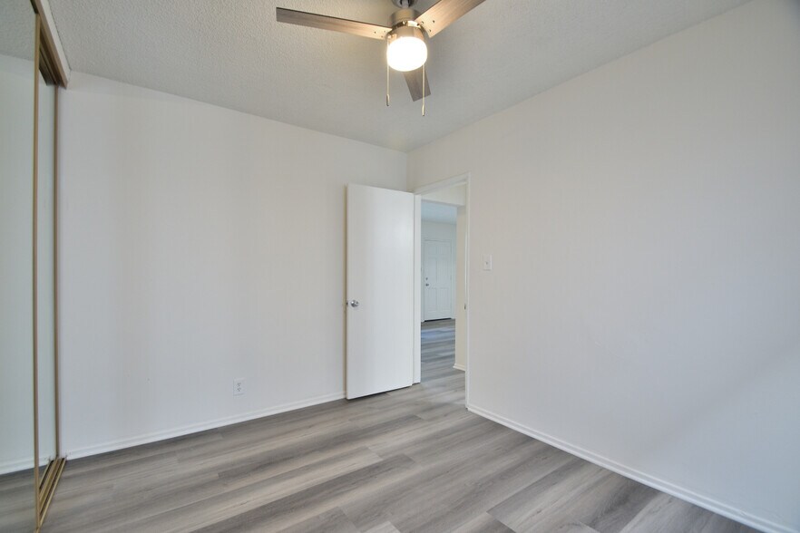 More Photos Of 1818-1820 12th St, Manhattan Beach Apartments For Sale