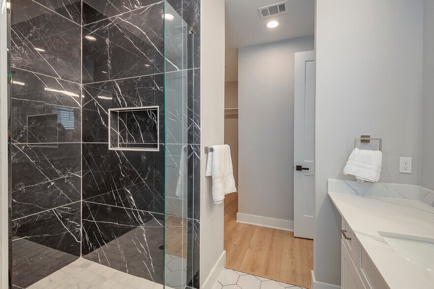 More Photos Of 1423 N Carroll Ave, Dallas Apartments For Sale