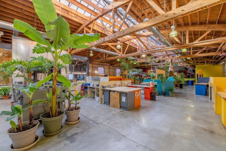 More Photos Of 21 S Racine Ave, Chicago Warehouse For Lease