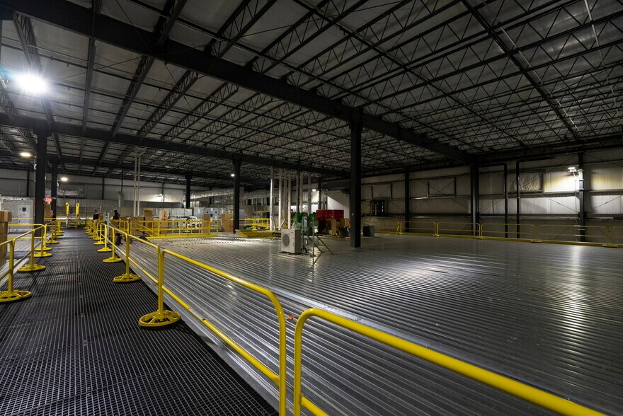 More Photos Of 3150 Barry Dr, Portland Manufacturing For Sale