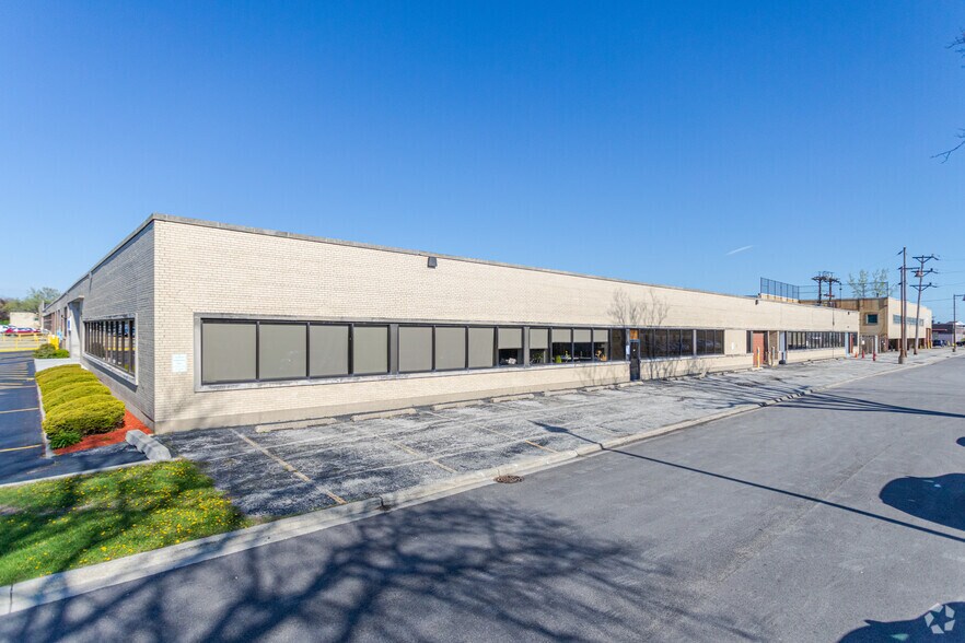 More Photos Of 3600-3690 W Pratt Ave, Lincolnwood Manufacturing For Lease