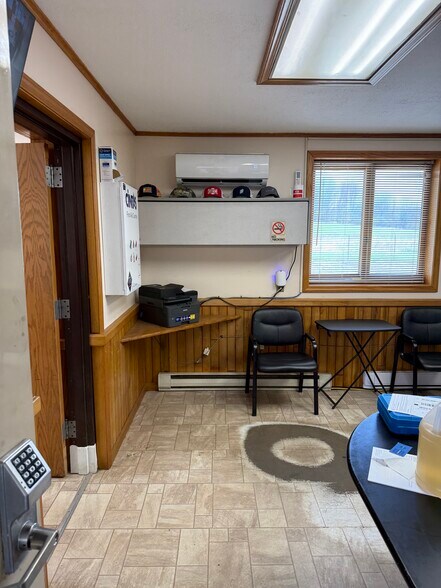 More Photos Of 4881 Pittsburgh Rd, Harrisville Light Distribution For Sale