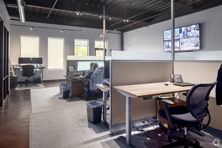 More Photos Of 365 Surryse Rd, Lake Zurich Office For Sale