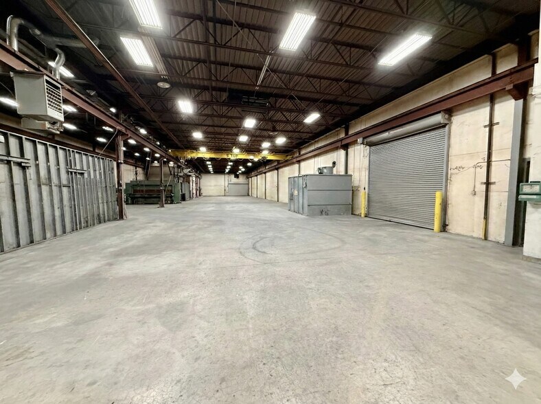 More Photos Of 439 McNally Dr, Nashville Manufacturing For Lease