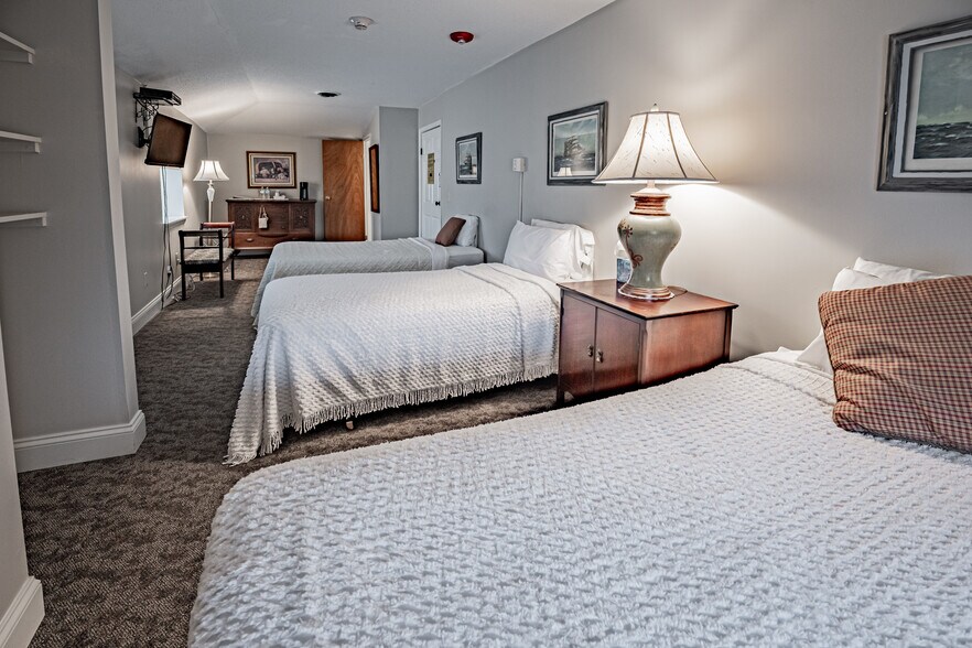 More Photos Of 310 Lake St, Wilson Hotel For Sale