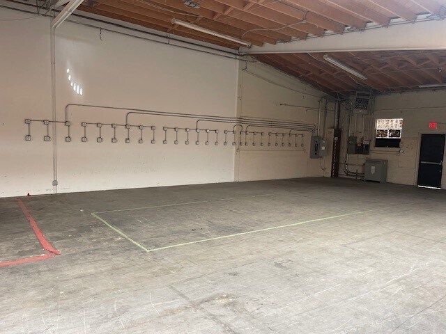 More Photos Of 1653 12th St, Santa Monica Warehouse For Lease