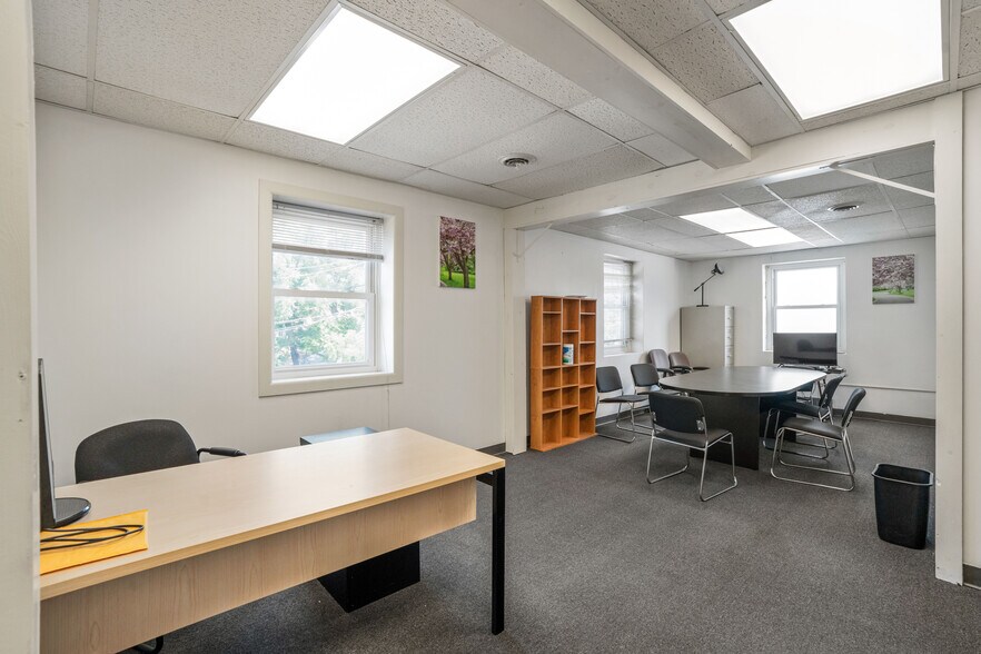 More Photos Of 6032-6040 W Lisbon Ave, Milwaukee Office For Sale