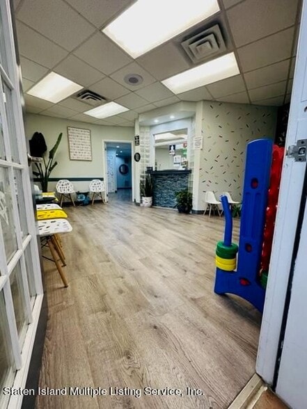 More Photos Of 15 1st St, Staten Island Office For Sale