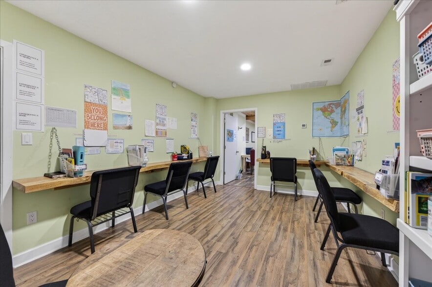 More Photos Of 100 Duggan Ave, Crestview Specialty For Sale