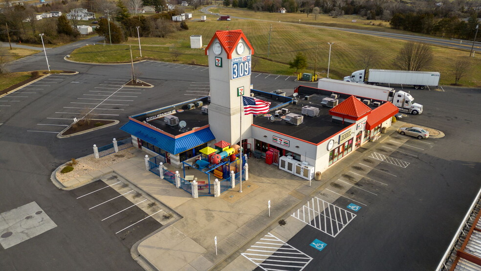 More Photos Of 10937 N Valley Pike, Broadway Restaurant For Lease