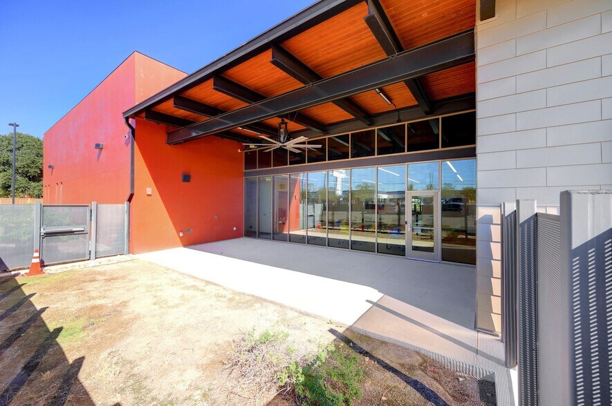 More Photos Of 3610-3626 West Ave, San Antonio Office For Sale