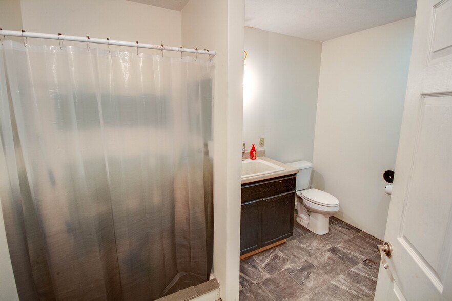 More Photos Of 200 Mounts st, Carlinville Industrial For Sale