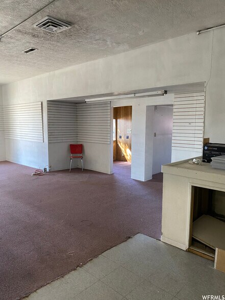 More Photos Of 545 E 100 N, Price Office For Sale