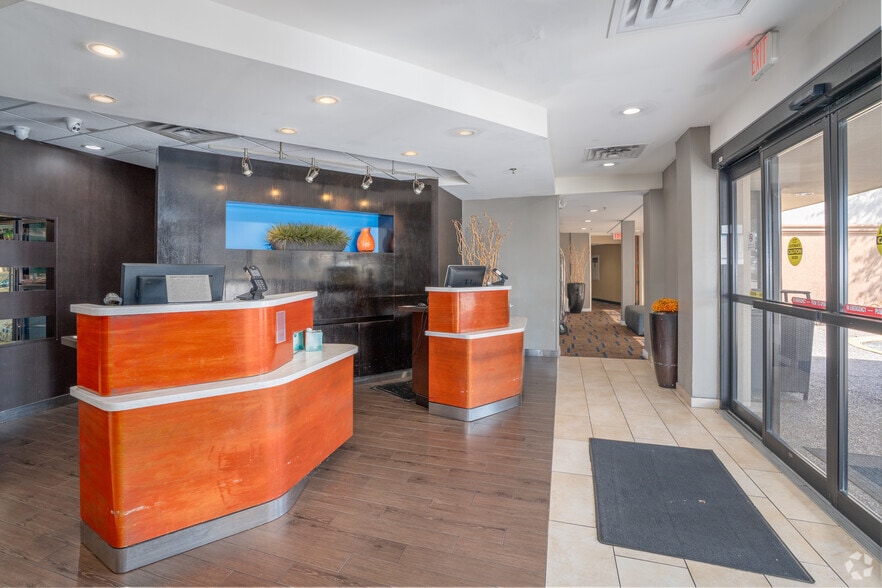 More Photos Of 2504 North Loop W, Houston Hotel For Sale