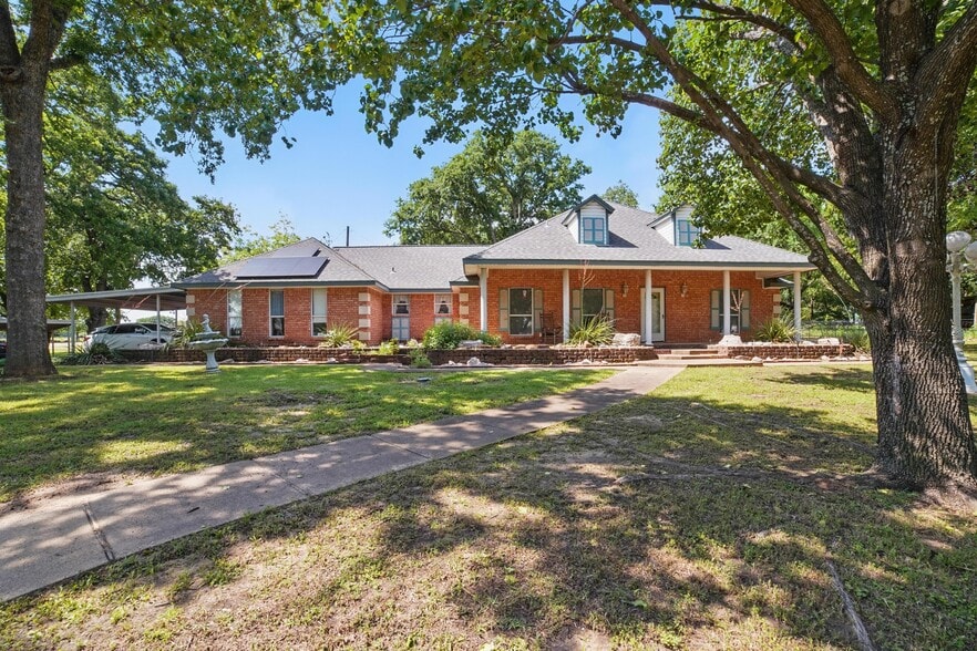More Photos Of 600 W Simonds Rd, Seagoville Flex For Sale
