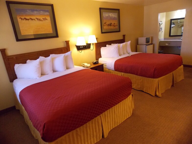 More Photos Of 207 US Highway 77 S, Hallettsville Hotel For Sale