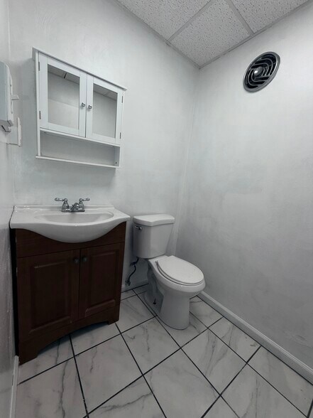 More Photos Of 2114-2118 Broadway Ave, Pittsburgh Storefront Retail Office For Lease