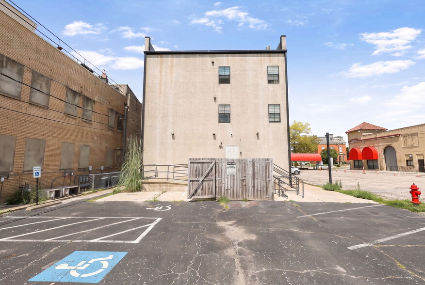 More Photos Of 595 E Broad St, Columbus Apartments For Sale