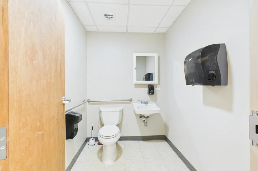 More Photos Of 174 Armistice Blvd, Pawtucket Medical For Lease
