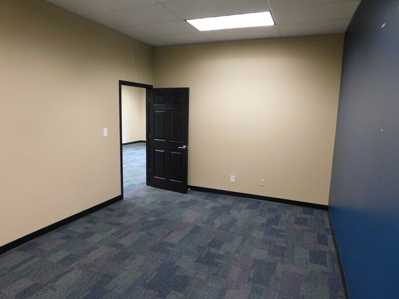 More Photos Of 875 Union St, Shelbyville Storefront Retail Office For Sale