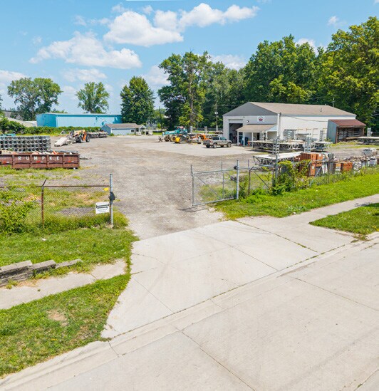 More Photos Of 1660 Universal Rd, Columbus Warehouse For Sale