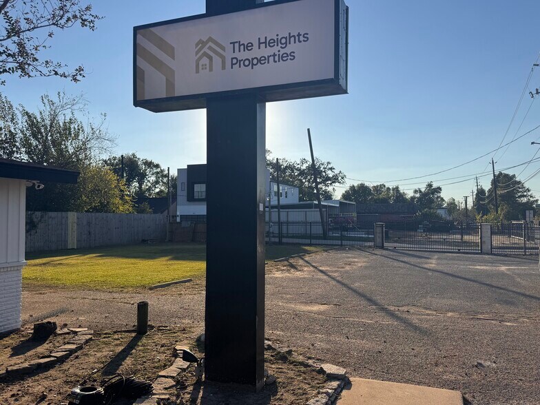 More Photos Of 1212 Crosstimbers St, Houston Office Residential For Sale