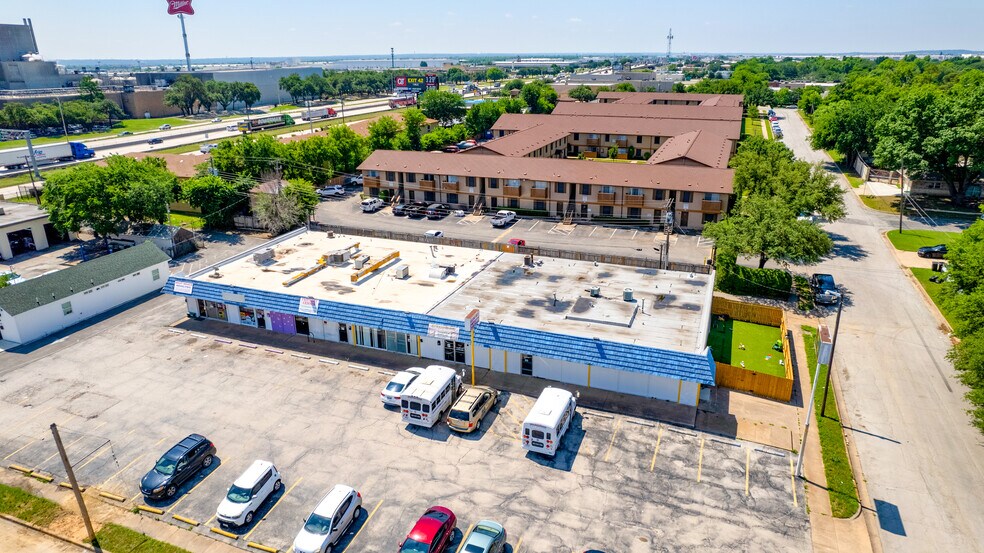 More Photos Of 131-145 Sheffield Dr, Fort Worth Storefront Retail Office For Lease