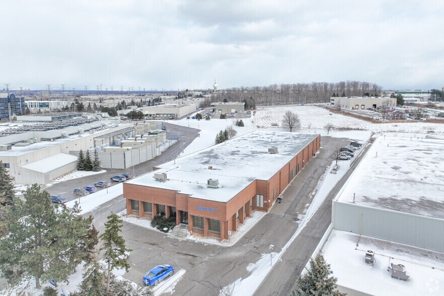 More Photos Of 301 Gough Rd, Markham Industrial For Lease